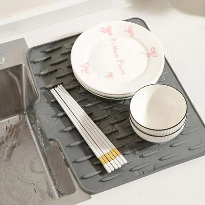 🍽️ 50% OFF NOW! 💧🧽 Silicone countertop mat, splash-proof & heat-resistant